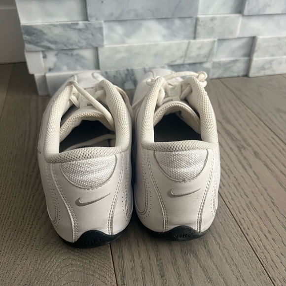 Nike women’s shoes. - Picture 3 of 4